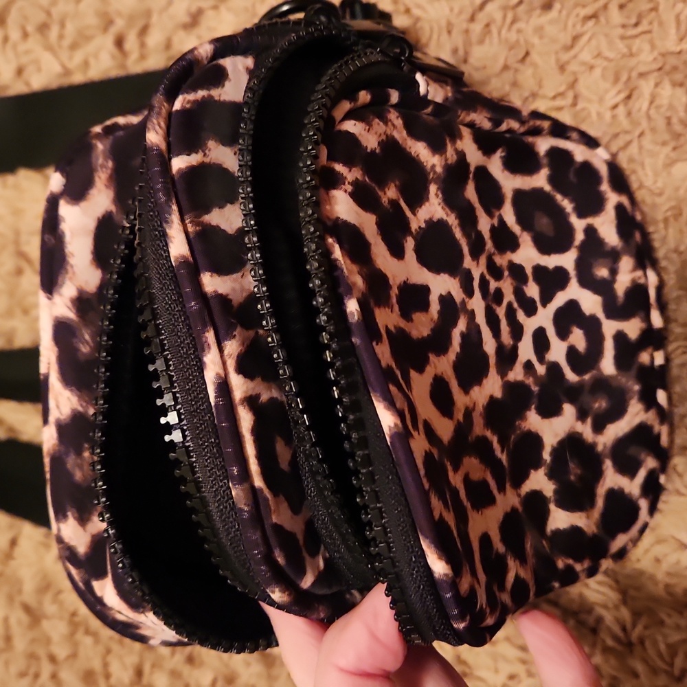 Forever 21 Leopard Print Crossbody Bag - Picture 2 of 9